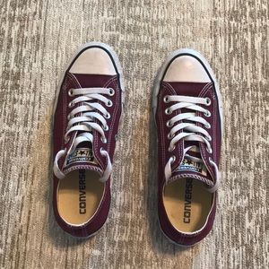 MAROON CONVERSE